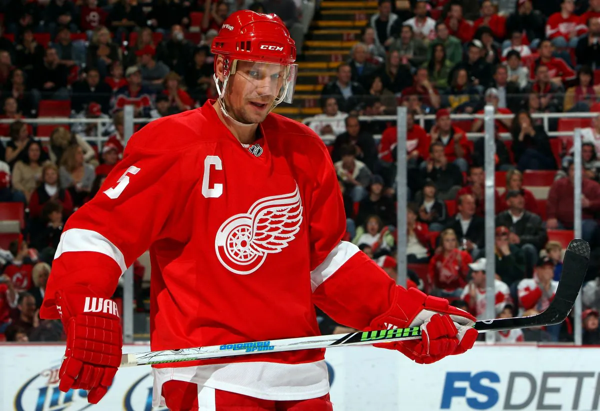 Nicklas Lidstrom in action on Nov. 8, 2008 at Joe Louis Arena in Detroit. (Jim McIsaac/Getty Images)