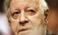Helmut Schmidt, Ex-Chancellor and Elder Statesman, Dies at 96