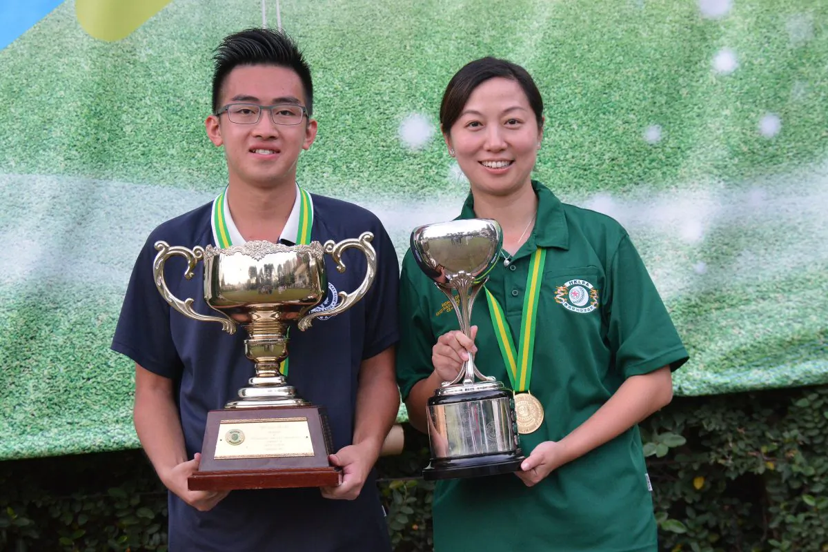 WE ARE THE CHAMPION – Hong Kong bowler Jordi Lo (left) and Dorothy Yu proudly display their Hong Kong International Bowls Classic singles trophy at KGBC, Hong Kong on Sunday Nov 8, 2015. This is the first ever time that local bowler won both titles. (Stephanie Worth)