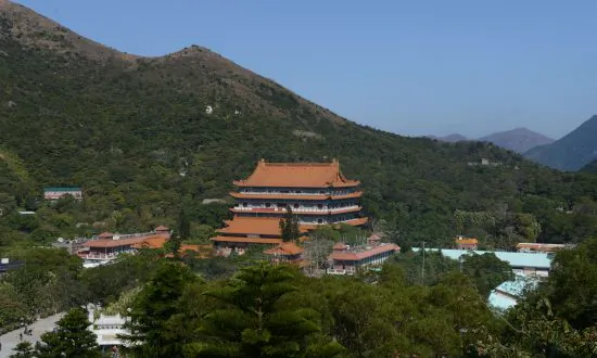 A Chief Monk Slanders Falun Gong and Falls Ill