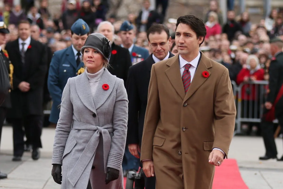 Prime Minister Justin Trudeau and his wife Sophie Gregoire-Trudeau attend the Remembrance Day ceremonies at the National War Memorial Ottawa, on Nov. 11, 2015. (Annie Wu/Epoch Times)