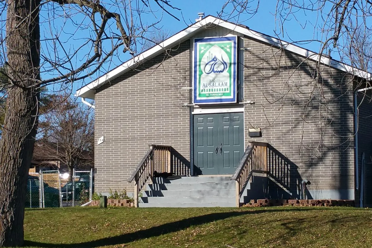 The Masjid Al-Salaam mosque in Peterborough, Ontario, Canada, on Nov. 16, 2015. (Tara MacIsaac/Epoch Times)