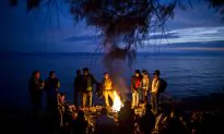 Wary Governors Halt, Question Plan to Accept Syrian Refugees