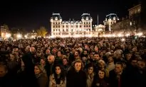 World Leaders Pressed for Response to Paris Attacks