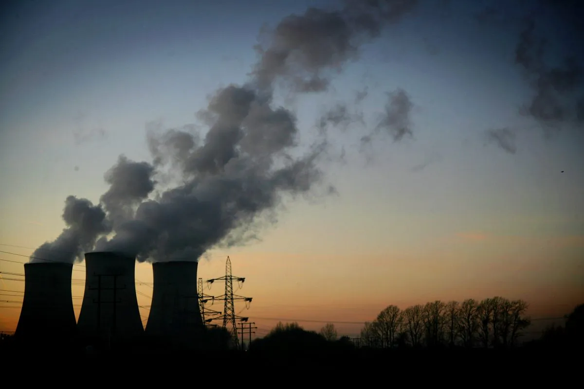 The sun sets behind the chimneys at Didcot Power Station, a dual coal and gas fired power station supplying power to the national grid, on Dec. 7, 2008 in Oxfordshire, England. (Matt Cardy/Getty Images)
