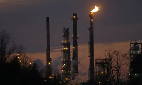 As European Energy Companies Shift to Renewables, US Firms Shore Up Oil, Gas Supplies