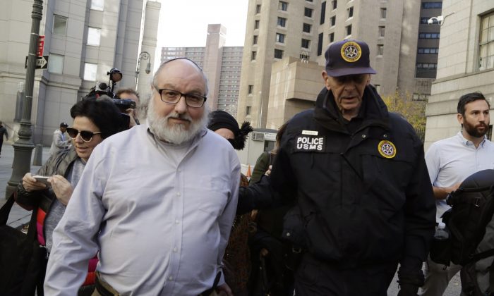 Convicted spy Jonathan Pollard leaves the federal courthouse in New York Friday, Nov. 20, 2015.  Within hours of his release, Pollard's attorneys began a court challenge to terms of his parole. He served 30 years for selling intelligence secrets to Israel.  (AP Photo/Mark Lennihan)