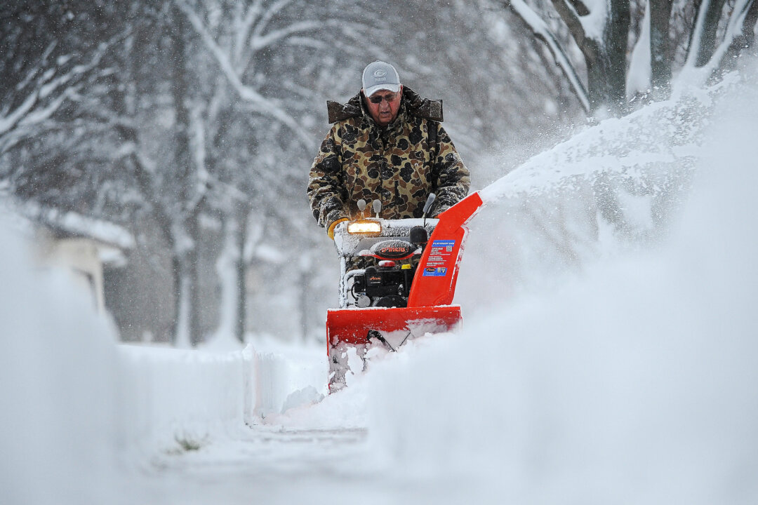 Storm Blankets Parts of Midwest With More Than Foot of Snow | The Epoch ...