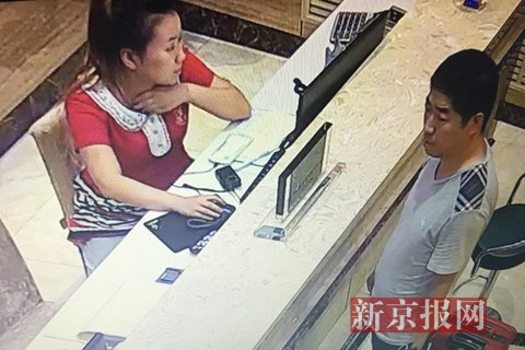 Local prosecutor Han Miao books a hotel room for his lady friend on July 17, 2015, an incident that later became a scandal. (The Beijing News)