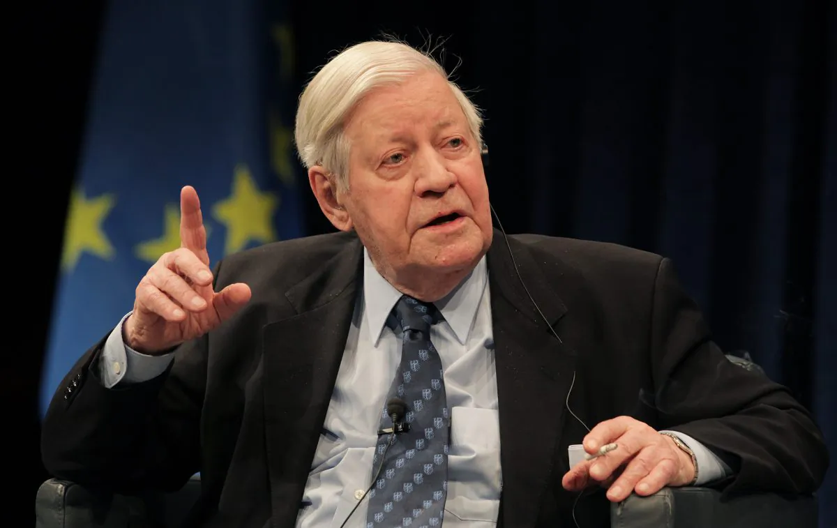Former German Chancellor Helmut Schmidt at a discussion hosted by the ECB to mark the 10th anniversary of the Euro themed "the Future of Europe," in Frankfurt, Germany, on April 2, 2009. (AP Photo/Daniel Roland)