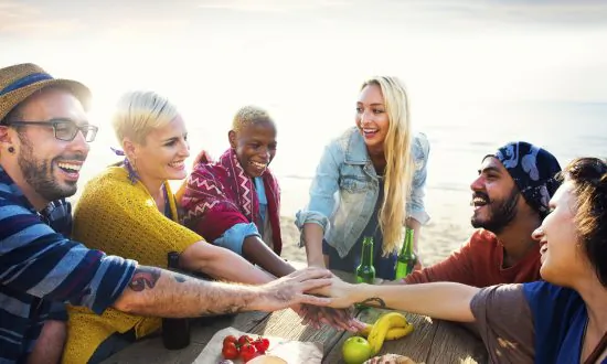 Should You Share Meals With Your Coworkers?