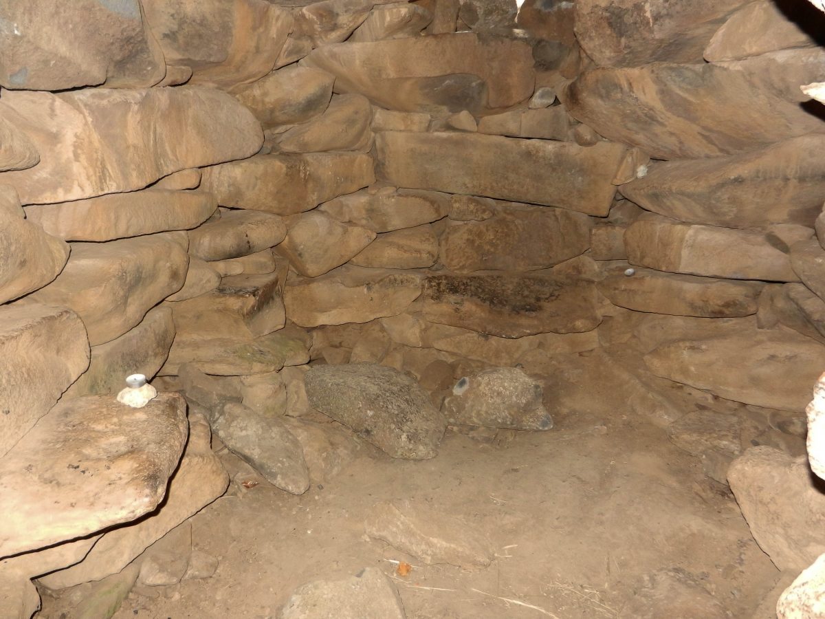 Inside the burial chamber. (Ani Nimi/CC BY-SA)