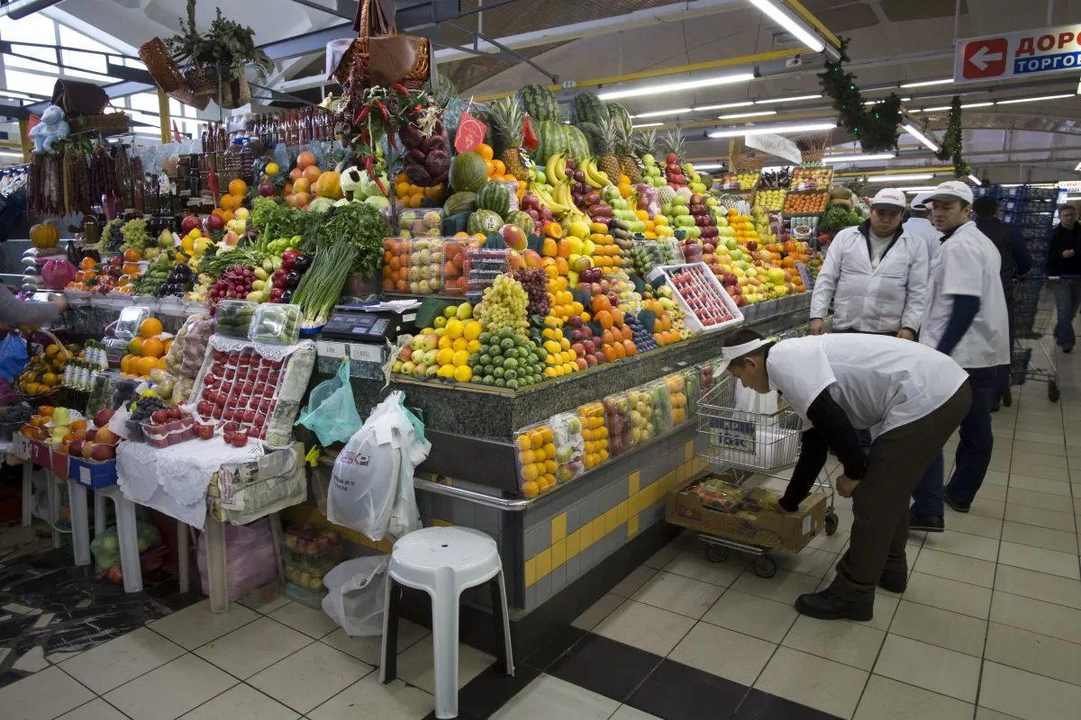 Traders prepare vegetables for customers at Dorogomilovsky food market in Moscow, Russia, Friday, Nov. 27, 2015. (AP Photo/Alexander Zemlianichenko)