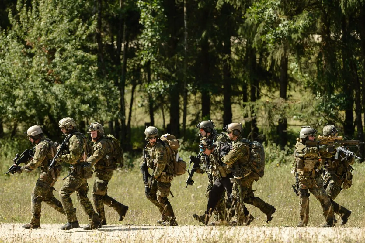 German special forces soldiers exercise an evacuation of a prisoner during the "Swift Response" airborne training exercise in Hohenfels, southern Germany, on Aug. 26, 2015. (Philipp Guelland/AFP/Getty Images)