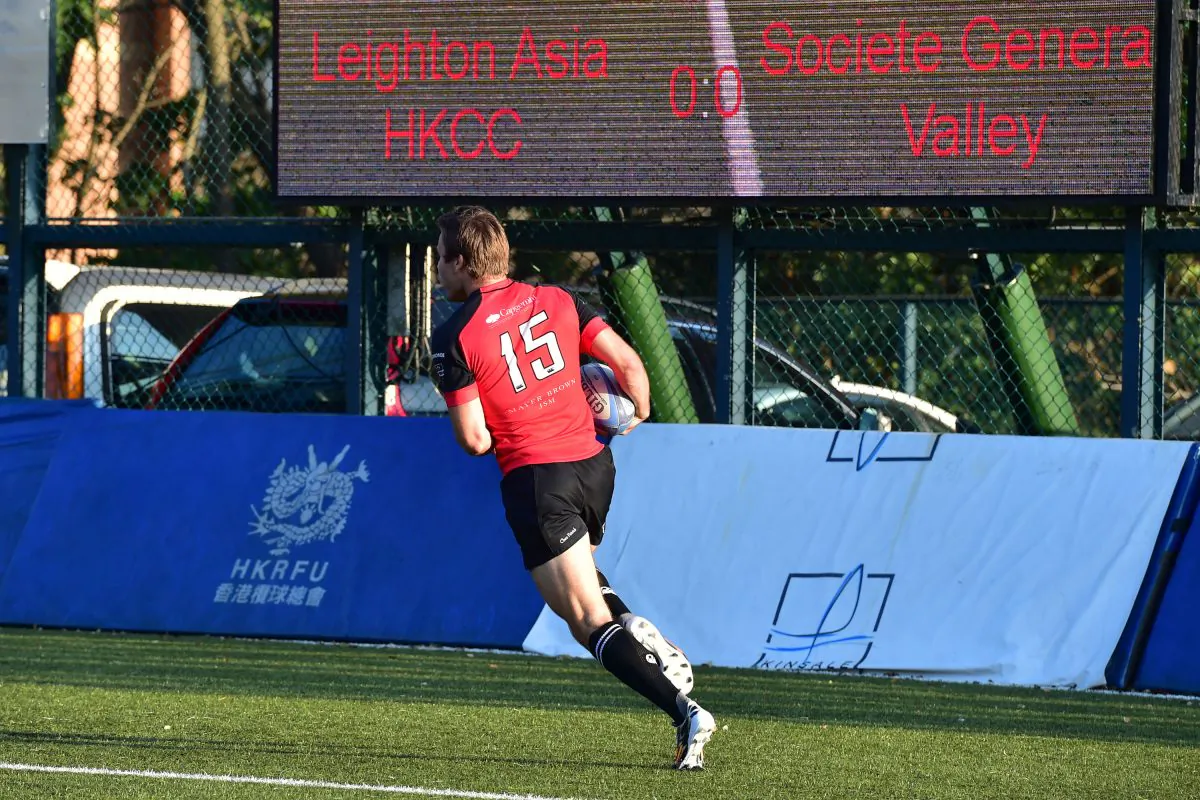 Ryan Meacham burst through the HKCC defense to score Valley’s first try in their HKRFU Premiership match at King’s Park on Saturday Nov 28, 2015. (Bill Cox/Epoch Times)