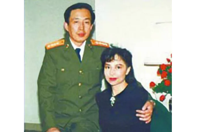 Luo Yu (L), son of former revolutionary Chinese general Luo Ruiqing, and his late wife (R), former Hong Kong actress and businesswoman Tina Leung, in an undated photo. (Screen shot/NTDTV)