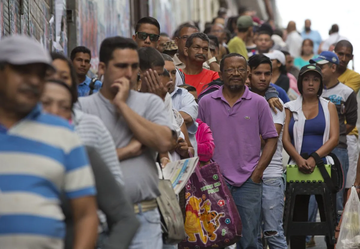 Voters wait in line at a polling station during congressional elections in Caracas, Venezuela, Sunday, Dec. 6, 2015. (AP Photo/Ariana Cubillos)