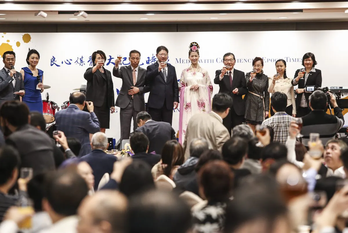 Epoch Times Hong Kong hosted over 200 guests from the business, media, and political sectors of Hong Kong at a venue in Tsim Sha Tsui for the newspaper's 15th founding anniversary on Dec. 1, 2015. (Poon Cai-shu/Epoch Times)
