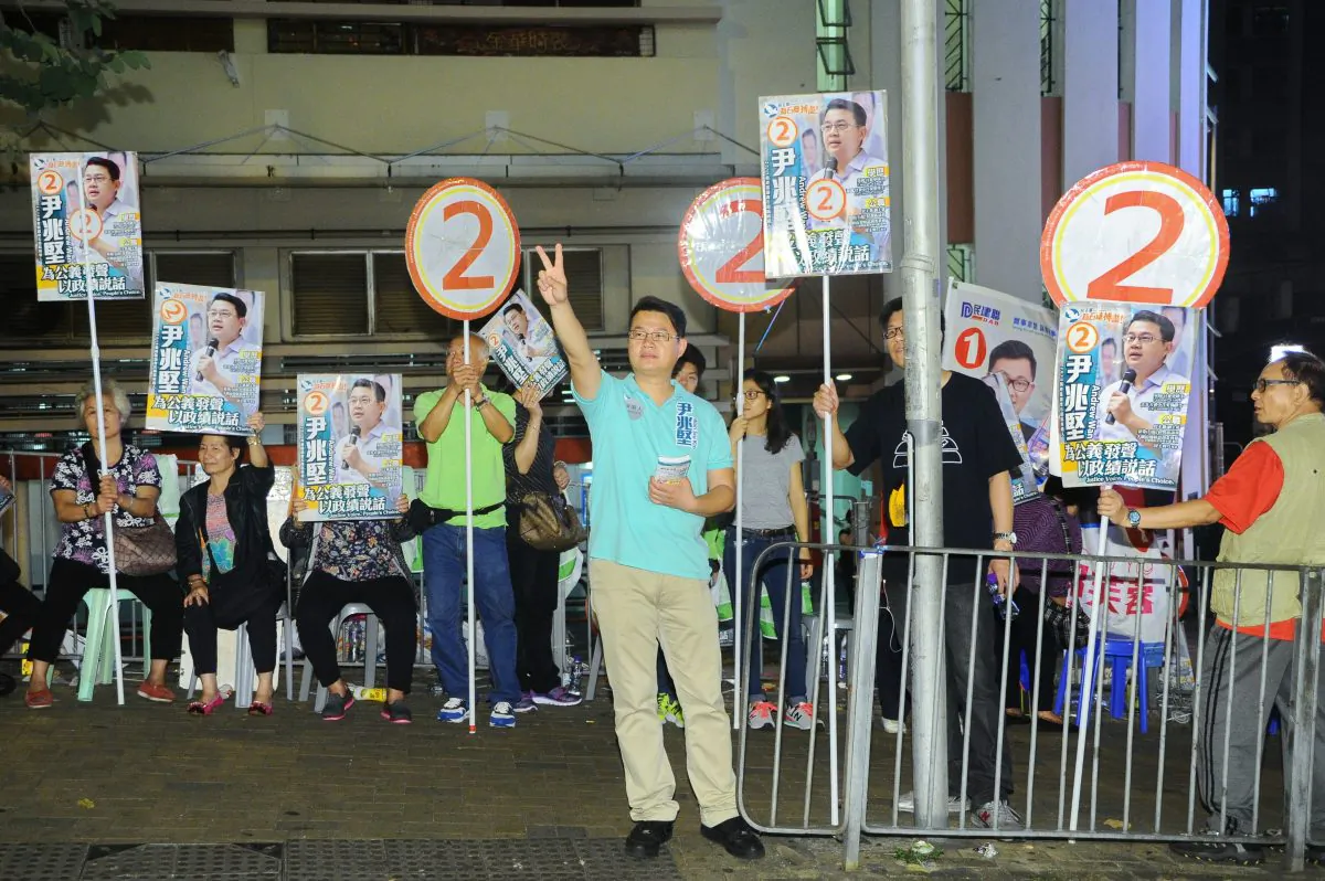 Democratic Party member Andrew Wan Siu-kin (C) is campaigning in Shek Yam constituency in Kwai Tsing on Nov. 22, 2015. (Epoch Times)