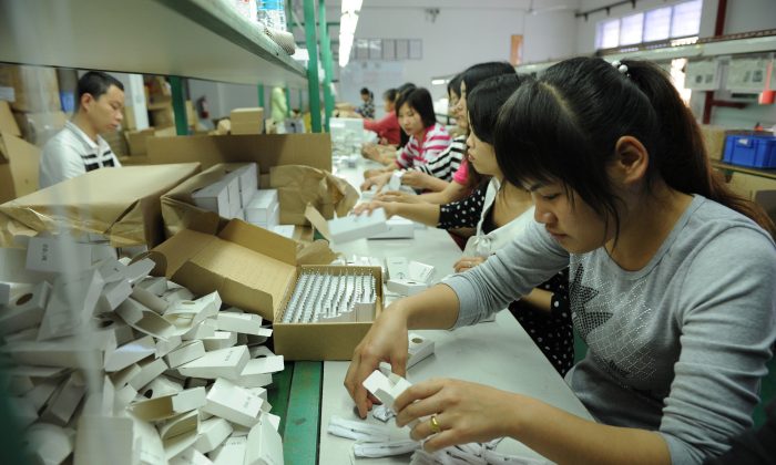 Chinese workers packing electronic cigarettes at a factory in Shenzhen, in southern China's Guangdong Province, on March 12, 2013. (STR/AFP/Getty Images)