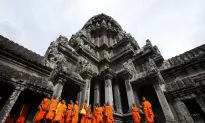 US Returns 30 Ancient Artifacts, Stolen in the Late 20th Century, to Cambodia