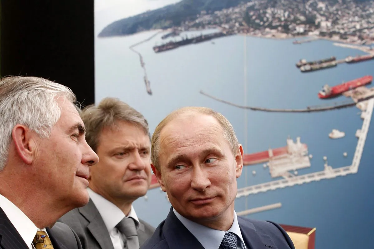 Russian President Vladimir Putin (R) and ExxonMobil Chairman and CEO Rex Tillerson (L) at the ceremony of the signing of an agreement between state-controlled Russian oil company Rosneft and ExxonMobil in the Black Sea port of Tuapse on June 15, 2012. (Mikhail Klimentyev/Ria-Novosti via Getty Images)