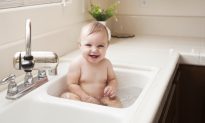 A Healthy Herbal Bath for Baby