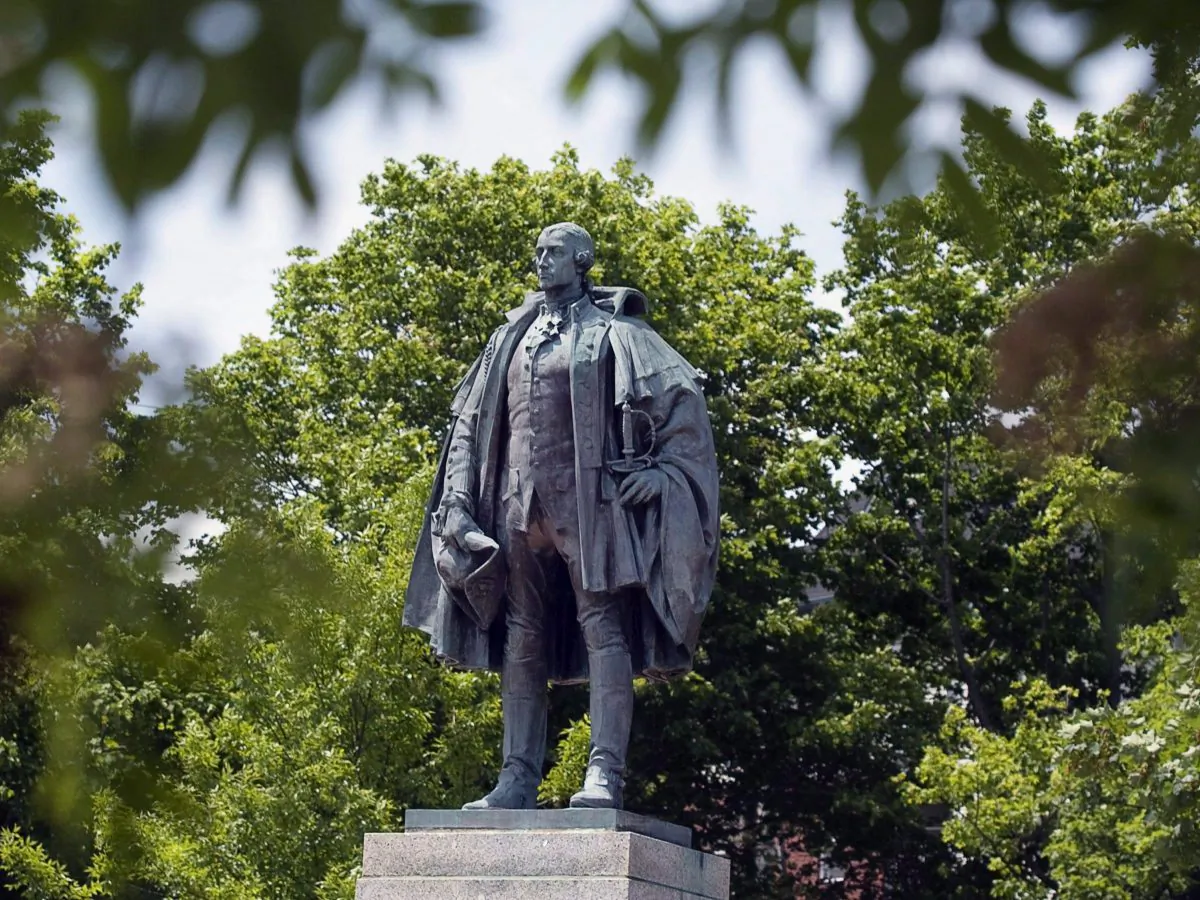 The statue of Edward Cornwallis in Halifax. Nova Scotia's premier says he will discuss options for a statue of Halifax city founder Edward Cornwallis that the Mi'kmaq community has long argued is racist. (THE CANADIAN PRESS/Andrew Vaughan)