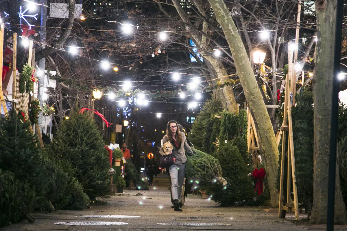 People walk through the SoHo Trees holiday shop at SoHo Square in Manhattan, New York, on Dec. 15, 2015. (Samira Bouaou/Epoch Times)