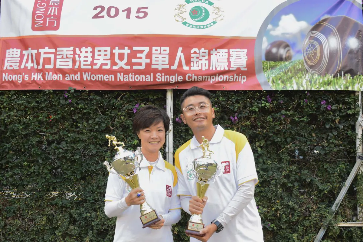 BIG WINNERs –Tammy Tham (left) and Ken Chan from Kowloon Cricket Club congratulate each other after their victory in the final of the National Singles at the Finals Day last Sunday, December 13, 2015. (Stephanie Worth)
