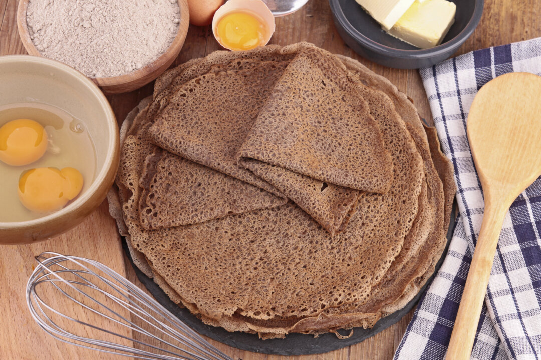 Buckwheat makes a versatile flour which can be used to create pancakes, noodles, and crepes. (margouillatphotos/iStock)