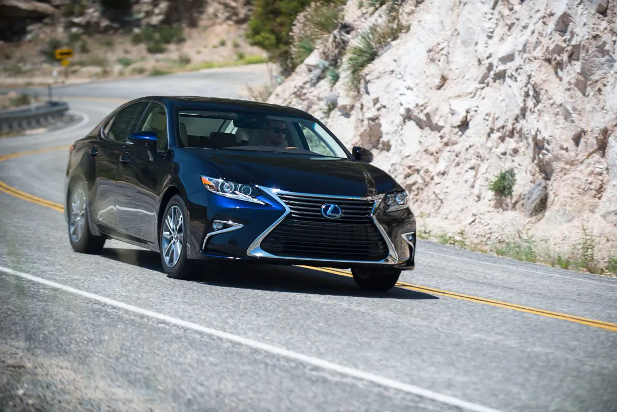 2016 Lexus ES 300h. (Courtesy of Lexus)