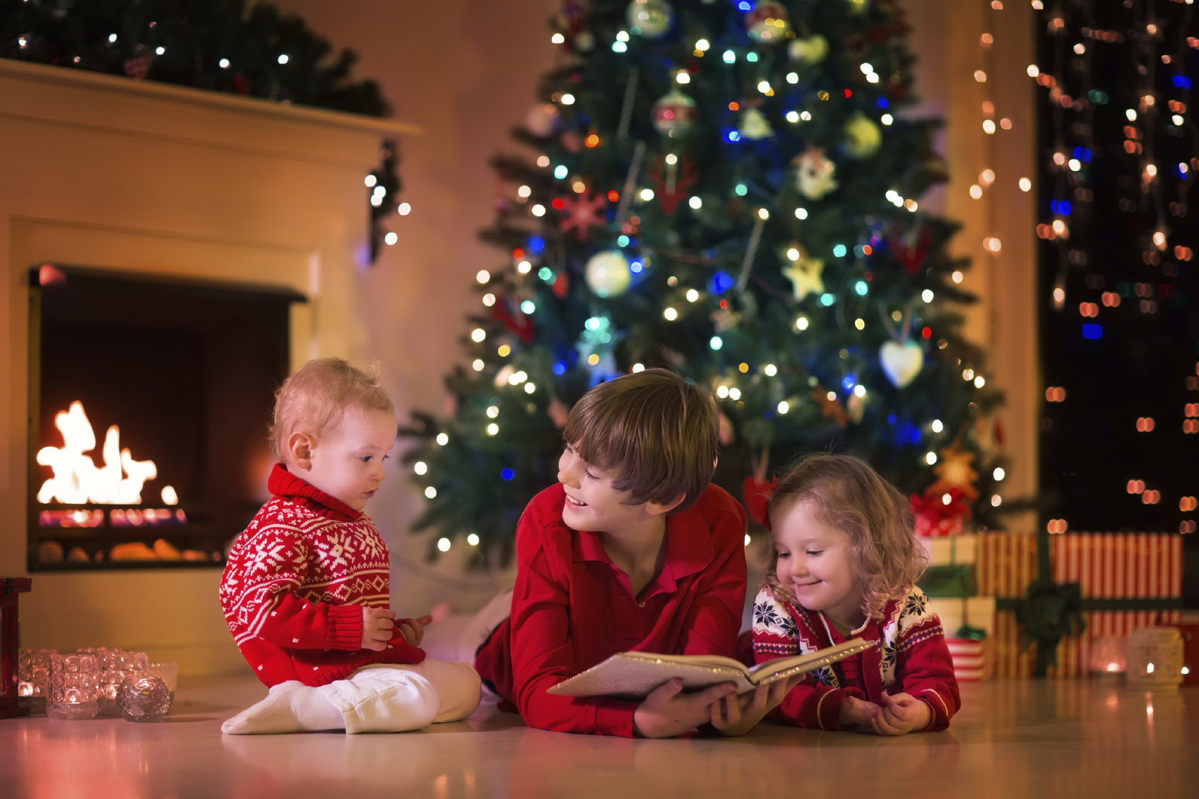 Christmas play. Католическое Рождество в семье. Новогодний малыш. Книги про елку для детей. Зимнее чтение для детей.