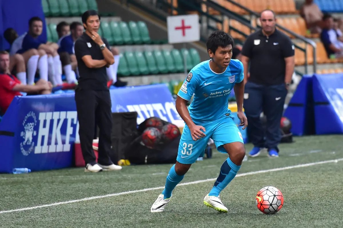 Kitchee’s Sham Kwok-keung scored in stoppage time to give Kitchee a 4-1 win over Kwoon Chung Southern in Group A of the HKFA League Cup on Saturday Dec 19. This photo of Sham is from a friendly game between Kitchee and HKFC on Nov 15, 2015. (Bill Cox/Epoch Times)