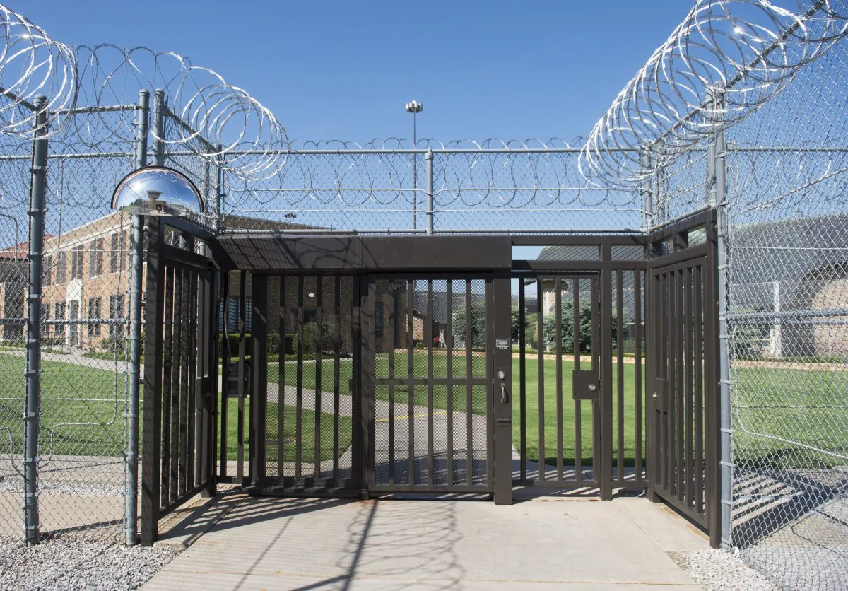 The gate of El Reno Federal Correctional Institution in El Reno, Okla., on July 16, 2015. (Saul Loeb/AFP/Getty Images)