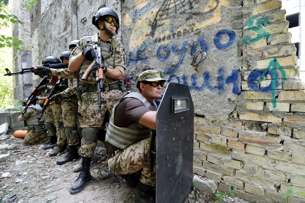 Servicemen of the Kiev-1,Ukrainian volunteers battalion, take part in training exercises in Kiev on August 28, 2015. (SERGEI SUPINSKY/AFP/Getty Images)