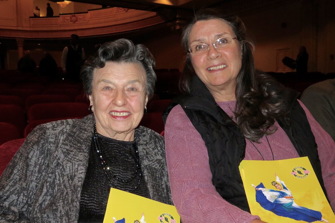 Mother and daugther Nevaida Harper and Naidra Rowland at the Shen Yun Performing Arts performance at the Janet Quinney Lawson Capitol Theatre in Salt Lake City on Dec. 29, 2015. (Alex Ma/Epoch Times)