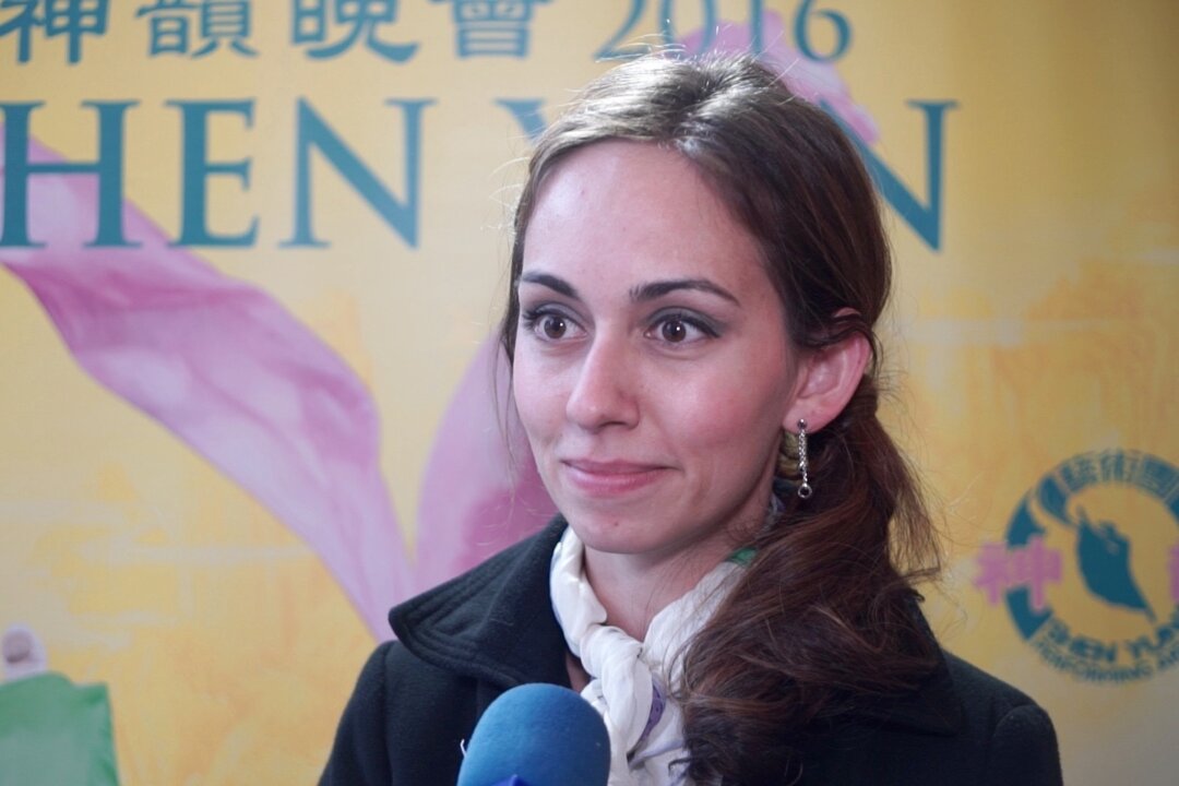 Former dancer Cassandra Zundel enjoys Shen Yun Performing Arts the Janet Quinney Lawson Capitol Theatre, in Salt Lake City, on Dec. 30, 2015. (Courtesy of NTD Television)