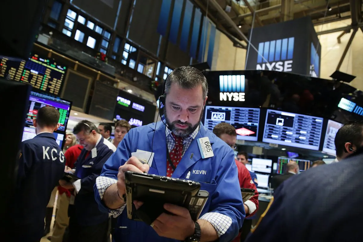 Traders work on the floor of the New York Stock Exchange (NYSE) on Dec. 16, 2015 in New York City. (Spencer Platt/Getty Images)