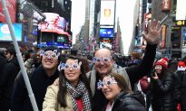 Throngs Usher in 2016 at Bash in New York’s Times Square