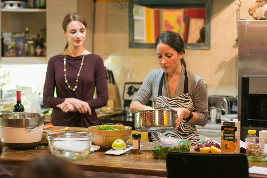 Health coaches offer a personalized service that can help you identify unhealthy habits and help you adopt healthy ones. (Benjamin Chasteen/Epoch Times)