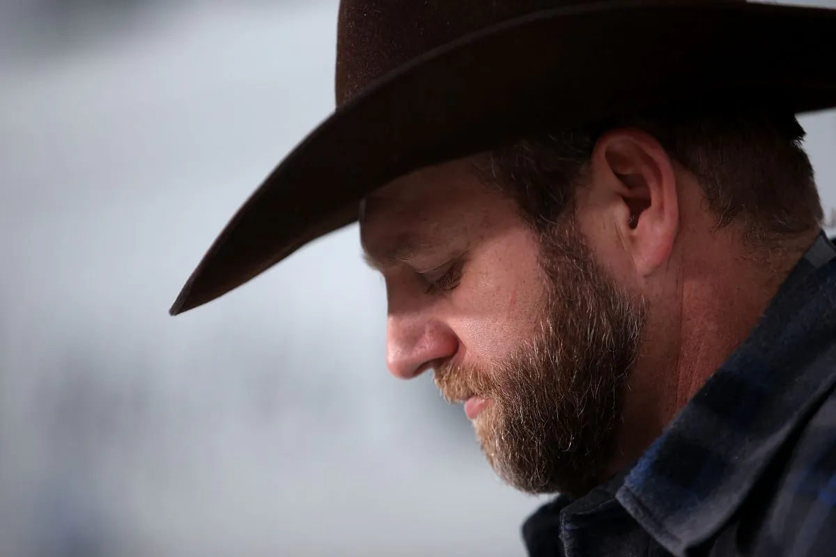 Ammon Bundy, the leader of an anti-government militia, speaks to members of the media in front of the Malheur National Wildlife Refuge Headquarters near Burns, Ore., on Jan. 5, 2016. (Justin Sullivan/Getty Images)