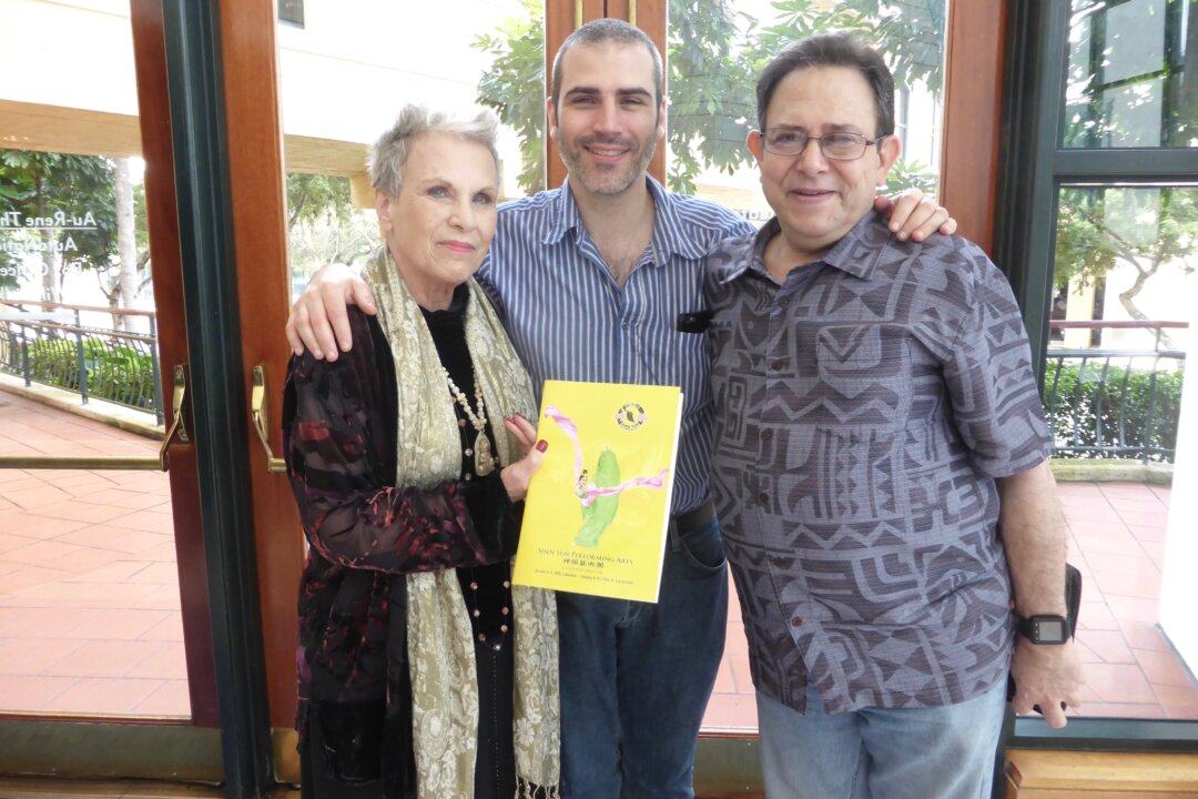 (L to R) Eileen Cunningham, Jonathan Cunningham, and Eric Brown at the Au-Rene Theatre, Broward Center for the Performing Arts, the matinee, Jan. 9, 2016. (Mary Yuan/Epoch Times)