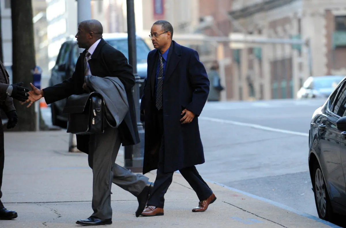 Caesar Goodson (R), arrives at Courthouse East, in Baltimore, on Jan. 6, 2016. (Kim Hairston/The Baltimore Sun via AP)