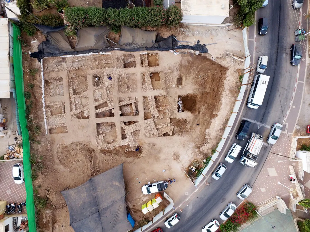 An aerial photograph of the excavation in Nahariya, Israel. (Guy Fitoussi/Israel Antiquities Authority)