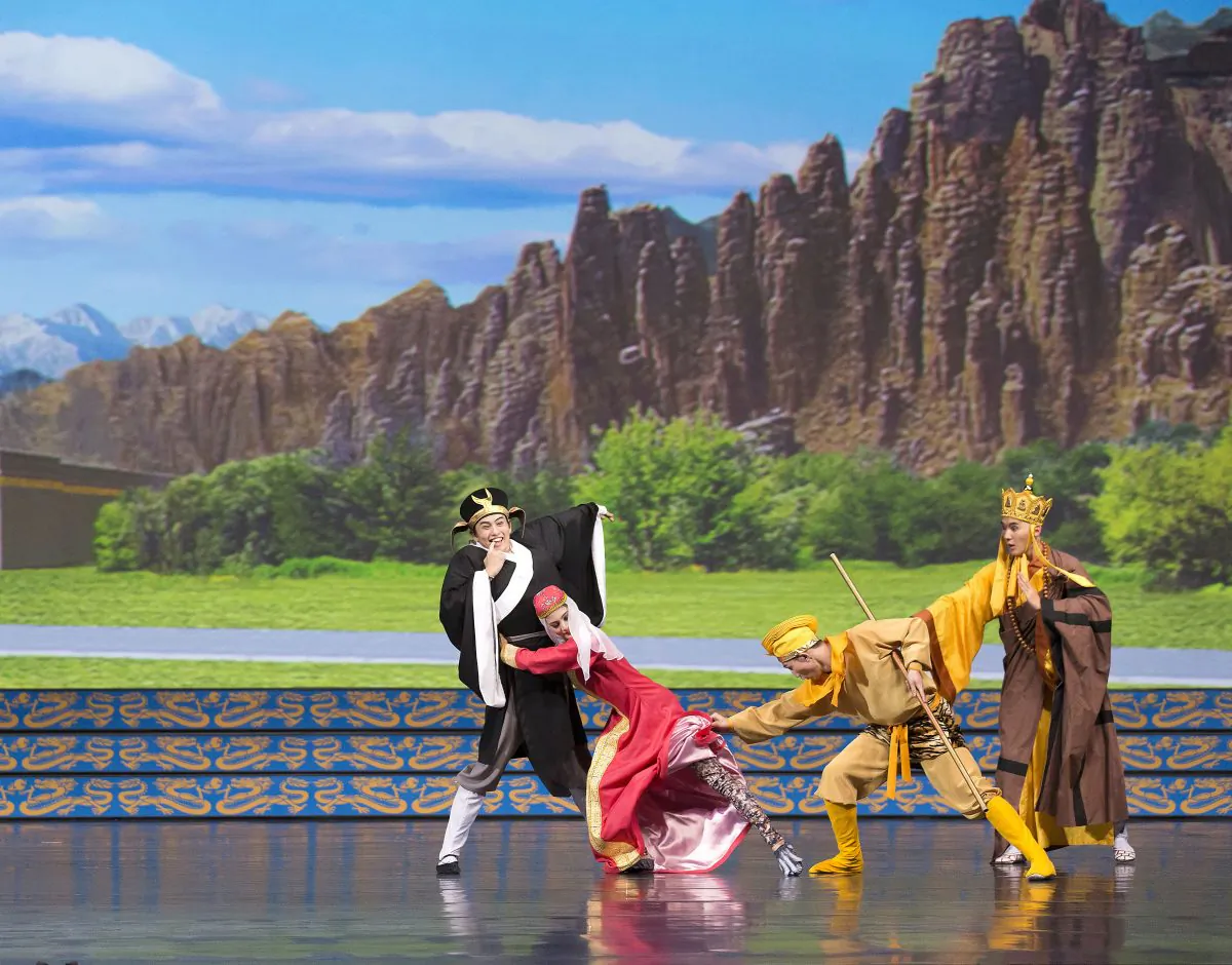 Shen Yun dancers perform “The Monkey King Thwarts the Evil Toad” from the classic Chinese novel “Journey to the West.” Shen Yun will play four shows at Vancouver’s Queen Elizabeth Theatre Jan. 22–24. (Shen Yun Performing Arts)