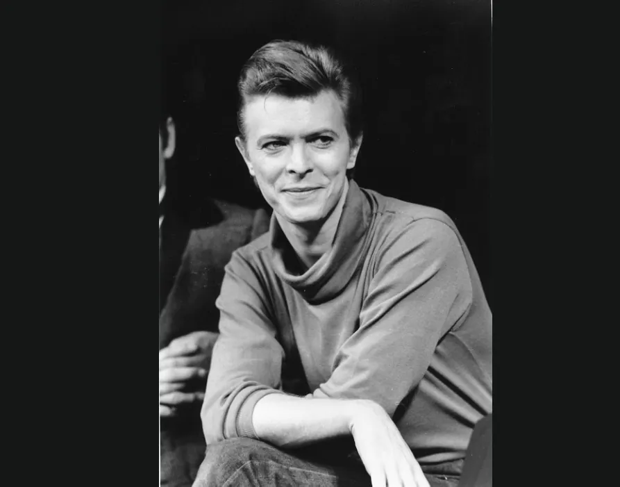 David Bowiem Sept. 17, 1980 at the Booth Theater in New York. Bowie, the innovative and iconic singer whose illustrious career lasted five decades, died Jan. 11, 2016, after battling cancer for 18 months. He was 69. (AP Photo/Marty Lederhandler)