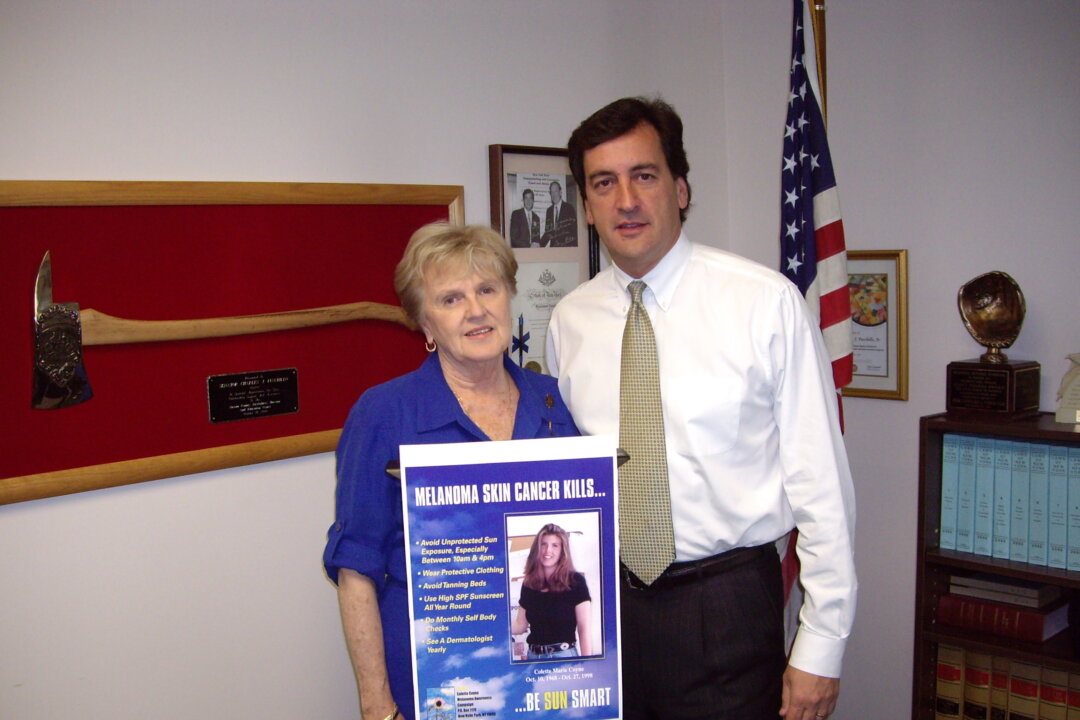 Colette Coyne (L) and former Sen. Chuck Fuschillo, sponsor of the Tanning Bill in the Senate. (Courtesy of Colette Coyne/CCMAC)