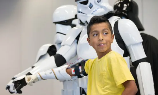 Nebraska Boy Presented Prosthetic Arm by ‘Star Wars’ Group