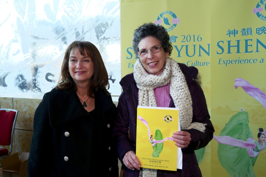 (L–R) Attorney Sandra Cutler and master ballet instructor Dora Manela felt the Shen Yun Performing Arts on Jan. 17, 2016, in Atlanta, touched their souls. (Frank Xie/Epoch Times)